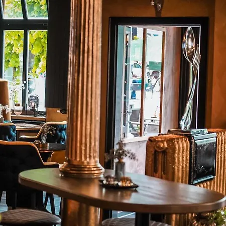 Hotel Schwarzer Adler 3*