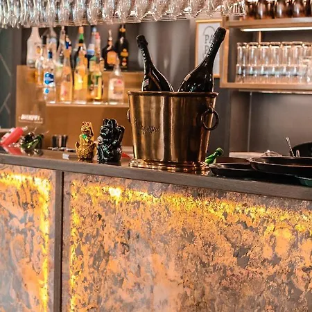 Hotel Schwarzer Adler 3*